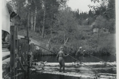Uittajat työssään, v. 1952, Siikakoski, Juva, Osuusliike Savonseutu